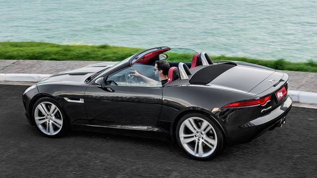 Capota elétrica pode ser rebatida em apenas 12 s | <a href="https://preprod.quatrorodas.abril.com.br/carros/comparativos/conversiveis-770669.shtml" rel="migration">Leia mais</a> Capota elétrica pode ser rebatida em apenas 12 s | <a href="https://preprod.quatrorodas.abril.com.br/carros/comparativos/conversiveis-770669.shtml" rel="migration">Leia mais</a>
