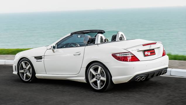 SLK AMG tem visual mais esportivo que as demais versões | <a href="https://preprod.quatrorodas.abril.com.br/carros/comparativos/conversiveis-770669.shtml" rel="migration">Leia mais</a> SLK AMG tem visual mais esportivo que as demais versões | <a href="https://preprod.quatrorodas.abril.com.br/carros/comparativos/conversiveis-770669.shtml" rel="migration">Leia mais</a>