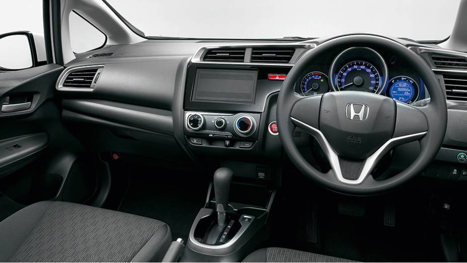 O carro avaliado no Jap&atilde;o tinha volante do lado direito | <a href="https://preprod.quatrorodas.abril.com.br/carros/impressoes/honda-fit-765447.shtml" rel="migration">Leia mais</a>