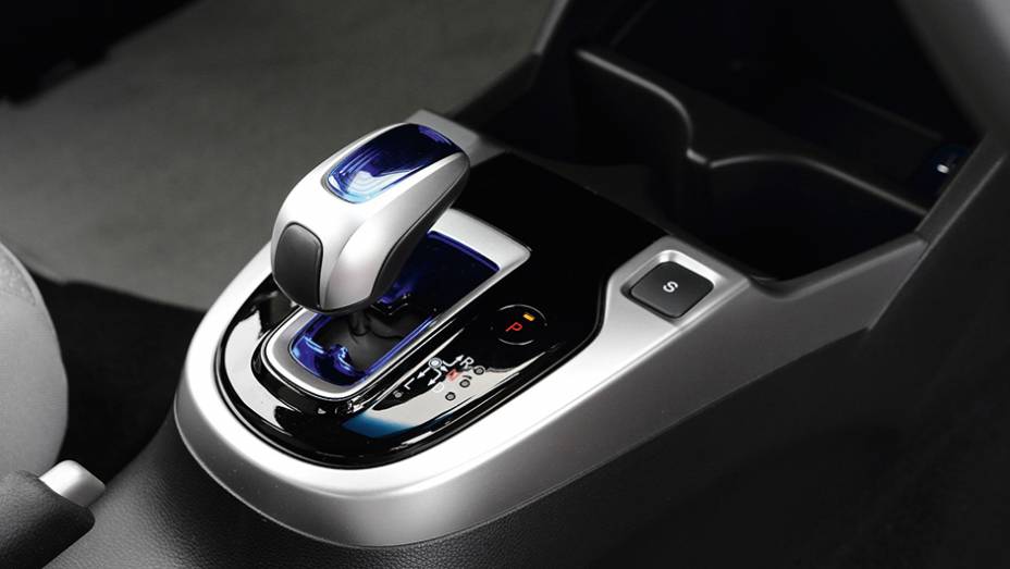 Sport Hybrid: Vers&atilde;o conta com caixa automatizada de sete marchas | <a href="https://preprod.quatrorodas.abril.com.br/carros/impressoes/honda-fit-765447.shtml" rel="migration">Leia mais</a>