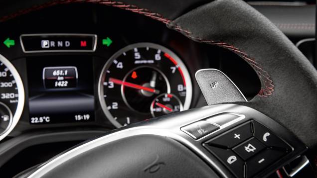 permitem trocas sem tirar as mãos do volante | <a href="https://preprod.quatrorodas.abril.com.br/carros/testes/mercedes-benz-a45-amg-772357.shtml" rel="migration">Leia mais</a>
permitem trocas sem tirar as mãos do volante | <a href="https://preprod.quatrorodas.abril.com.br/carros/testes/mercedes-benz-a45-amg-772357.shtml" rel="migration">Leia mais</a>