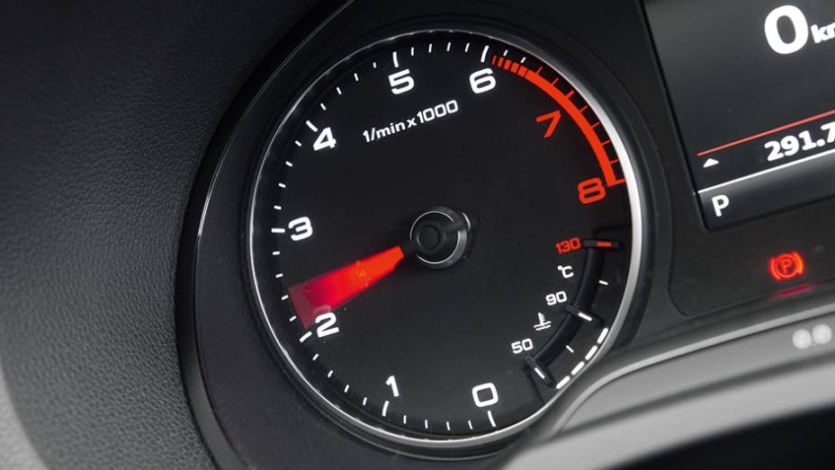 Corte do motor ocorre a 6 200 rpm | <a href="https://preprod.quatrorodas.abril.com.br/carros/testes/audi-a3-sedan-771657.shtml" rel="migration">Leia mais</a>