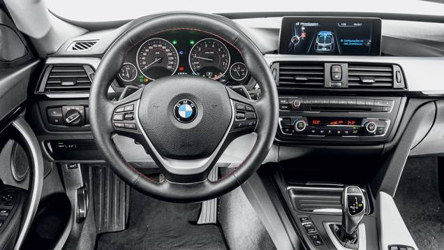 Tela central de alta resolução de 8,8 polegadas | <a href="https://preprod.quatrorodas.abril.com.br/carros/impressoes/bmw-328i-gt-771569.shtml" rel="migration">Leia mais</a> Tela central de alta resolução de 8,8 polegadas | <a href="https://preprod.quatrorodas.abril.com.br/carros/impressoes/bmw-328i-gt-771569.shtml" rel="migration">Leia mais</a>