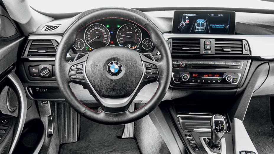 Tela central de alta resolu&ccedil;&atilde;o de 8,8 polegadas | <a href="https://preprod.quatrorodas.abril.com.br/carros/impressoes/bmw-328i-gt-771569.shtml" rel="migration">Leia mais</a>