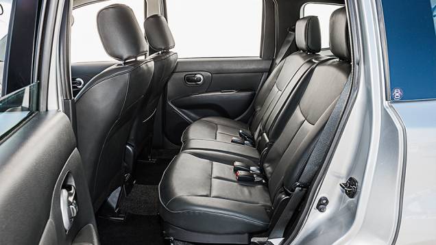 Posição central tem cinto abdominal | <a href="https://preprod.quatrorodas.abril.com.br/carros/comparativos/dossie-sete-lugares-120-mil-reais-772708.shtml" rel="migration">Leia mais</a> Posição central tem cinto abdominal | <a href="https://preprod.quatrorodas.abril.com.br/carros/comparativos/dossie-sete-lugares-120-mil-reais-772708.shtml" rel="migration">Leia mais</a>