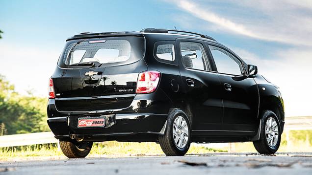 Rodas de liga leve equipam a versão LTZ | <a href="https://preprod.quatrorodas.abril.com.br/carros/comparativos/dossie-sete-lugares-120-mil-reais-772708.shtml" rel="migration">Leia mais</a> Rodas de liga leve equipam a versão LTZ | <a href="https://preprod.quatrorodas.abril.com.br/carros/comparativos/dossie-sete-lugares-120-mil-reais-772708.shtml" rel="migration">Leia mais</a>