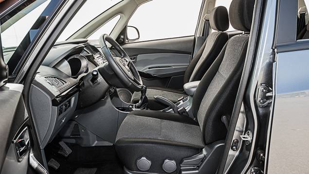 Ajuste manuais de altura e inclinação | <a href="https://preprod.quatrorodas.abril.com.br/carros/comparativos/dossie-sete-lugares-120-mil-reais-772708.shtml" rel="migration">Leia mais</a> Ajuste manuais de altura e inclinação | <a href="https://preprod.quatrorodas.abril.com.br/carros/comparativos/dossie-sete-lugares-120-mil-reais-772708.shtml" rel="migration">Leia mais</a>