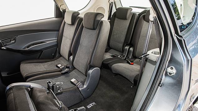 Bancos traseiros individuais podem ser retirados da cabine | <a href="https://preprod.quatrorodas.abril.com.br/carros/comparativos/dossie-sete-lugares-120-mil-reais-772708.shtml" rel="migration">Leia mais</a> Bancos traseiros individuais podem ser retirados da cabine | <a href="https://preprod.quatrorodas.abril.com.br/carros/comparativos/dossie-sete-lugares-120-mil-reais-772708.shtml" rel="migration">Leia mais</a>