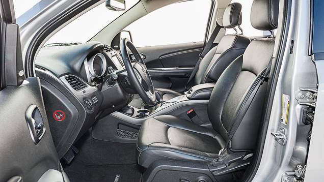 Assento tem regulagem elétrica | <a href="https://preprod.quatrorodas.abril.com.br/carros/comparativos/dossie-sete-lugares-120-mil-reais-772708.shtml" rel="migration">Leia mais</a> Assento tem regulagem elétrica | <a href="https://preprod.quatrorodas.abril.com.br/carros/comparativos/dossie-sete-lugares-120-mil-reais-772708.shtml" rel="migration">Leia mais</a>