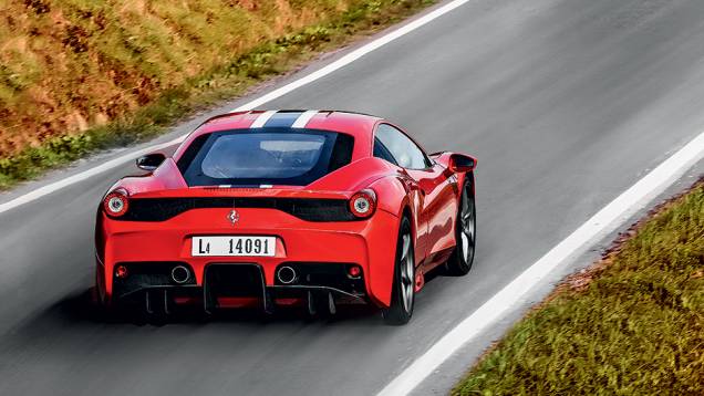 Em vez dos três escapes centrais, dois largos canos e um extrator de ar | <a href="https://preprod.quatrorodas.abril.com.br/carros/impressoes/ferrari-458-speciale-772369.shtml" rel="migration">Leia mais</a> Em vez dos três escapes centrais, dois largos canos e um extrator de ar | <a href="https://preprod.quatrorodas.abril.com.br/carros/impressoes/ferrari-458-speciale-772369.shtml" rel="migration">Leia mais</a>