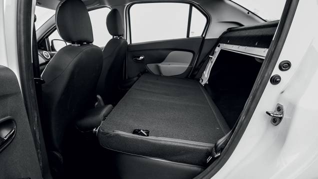 Sem a travessa metálica atrás do banco, agora é possível rebatê-lo e ampliar o espaço para bagagens | <a href="https://preprod.quatrorodas.abril.com.br/carros/impressoes/renault-logan-expression-1-0-771375.shtml" rel="migration">Leia mais</a> Sem a travessa metálica atrás do banco, agora é possível rebatê-lo e ampliar o espaço para bagagens | <a href="https://preprod.quatrorodas.abril.com.br/carros/impressoes/renault-logan-expression-1-0-771375.shtml" rel="migration">Leia mais</a>