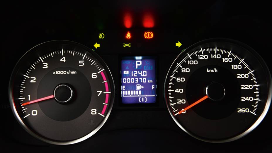Mostradores simples e sem gra&ccedil;a, mas muito eficientes | <a href="https://preprod.quatrorodas.abril.com.br/carros/testes/subaru-forester-2-0-xt-turbo-772015.shtml" rel="migration">Leia mais</a>