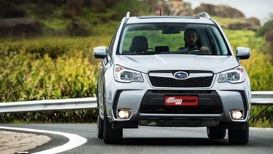 Far&oacute;is trazem sistema de nivelamento autom&aacute;tico | <a href="https://preprod.quatrorodas.abril.com.br/carros/testes/subaru-forester-2-0-xt-turbo-772015.shtml" rel="migration">Leia mais</a>