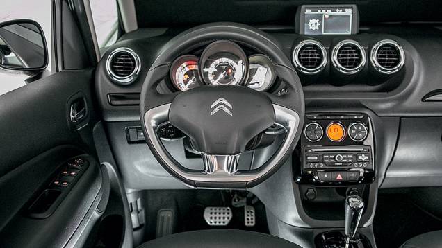Versão Exclusive traz ar-condicionado digital, GPS e
| <a href="https://preprod.quatrorodas.abril.com.br/carros/testes/aventureiros-urbanos-777231.shtml" rel="migration">Leia mais</a> Versão Exclusive traz ar-condicionado digital, GPS e
| <a href="https://preprod.quatrorodas.abril.com.br/carros/testes/aventureiros-urbanos-777231.shtml" rel="migration">Leia mais</a>