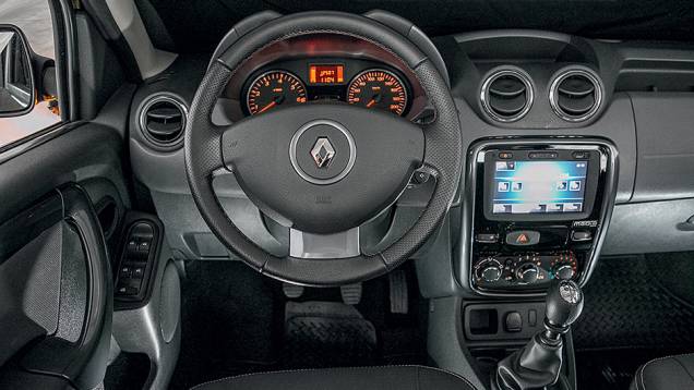 Versão top de linha traz central multimídia | <a href="https://preprod.quatrorodas.abril.com.br/carros/testes/aventureiros-urbanos-777231.shtml" rel="migration">Leia mais</a> Versão top de linha traz central multimídia | <a href="https://preprod.quatrorodas.abril.com.br/carros/testes/aventureiros-urbanos-777231.shtml" rel="migration">Leia mais</a>