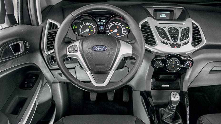 EcoSport possui direção com assistência elétrica | <a href="https://preprod.quatrorodas.abril.com.br/carros/testes/aventureiros-urbanos-777231.shtml" rel="migration">Leia mais</a>