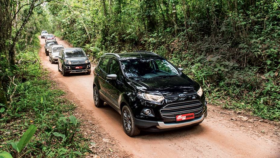 Oito motoristas se revezaram ao volante dos seis carros na estrada | <a href="https://preprod.quatrorodas.abril.com.br/carros/testes/aventureiros-urbanos-777231.shtml" rel="migration">Leia mais</a>