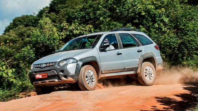 Suspensão e pneus fizeram diferença nas trilhas com a Palio | <a href="https://preprod.quatrorodas.abril.com.br/carros/testes/aventureiros-urbanos-777231.shtml" rel="migration">Leia mais</a> Suspensão e pneus fizeram diferença nas trilhas com a Palio | <a href="https://preprod.quatrorodas.abril.com.br/carros/testes/aventureiros-urbanos-777231.shtml" rel="migration">Leia mais</a>