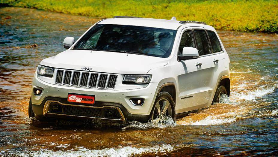 Travessia de rio: conforto mesmo em situa&ccedil;&otilde;es extremas | <a href="https://preprod.quatrorodas.abril.com.br/carros/impressoes/jeep-grand-cherokee-limited-v6-3-6-774608.shtml" rel="migration">Leia mais</a>