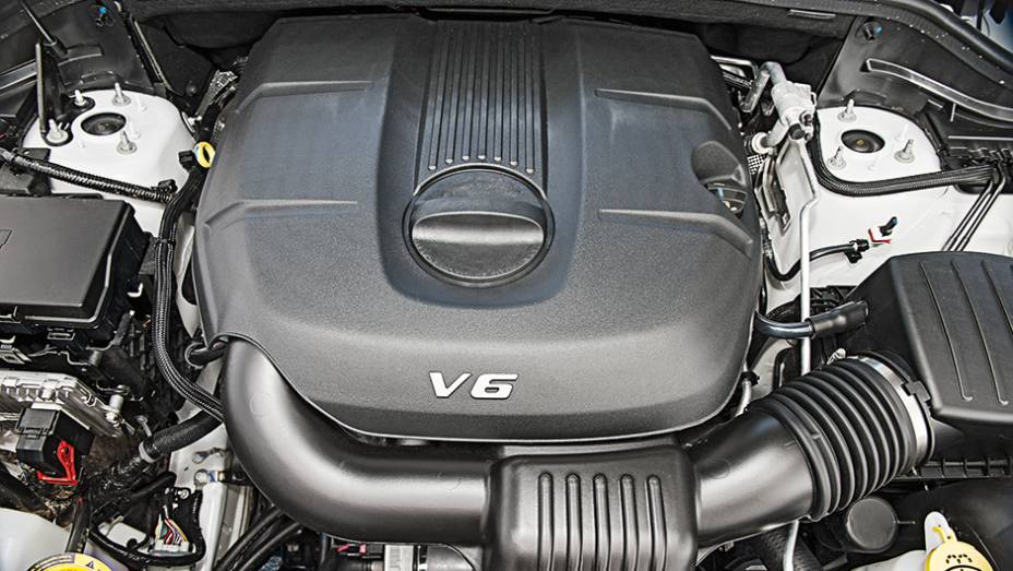 Motor V6: duplo comando de válvulas no cabeçote | <a href="https://preprod.quatrorodas.abril.com.br/carros/impressoes/jeep-grand-cherokee-limited-v6-3-6-774608.shtml" rel="migration">Leia mais</a>