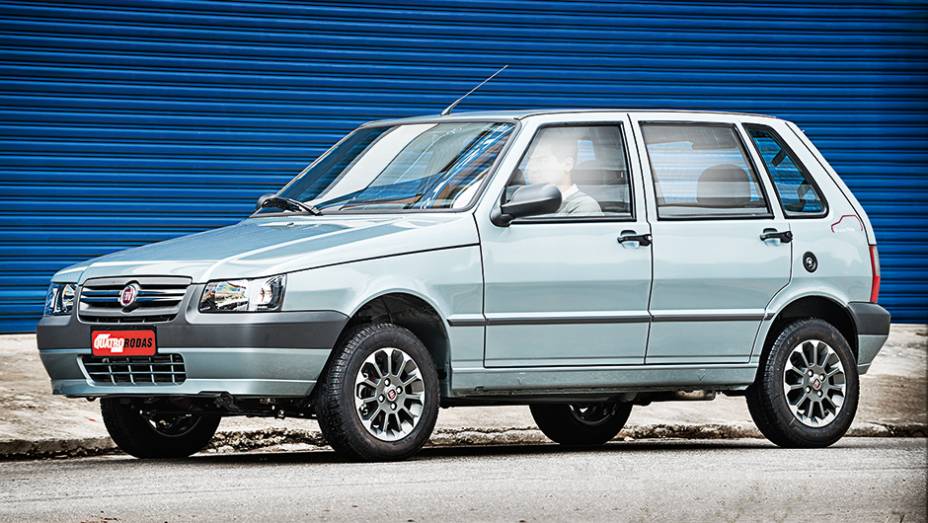 Grazie Mille tem apliques nos para-choques, far&oacute;is com m&aacute;scara negra e adesivos nas laterais | <a href="https://preprod.quatrorodas.abril.com.br/carros/impressoes/fiat-grazie-mille-774026.shtml" rel="migration">Leia mais</a>