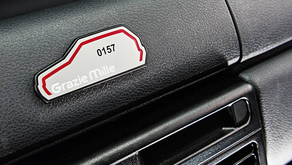 Placa no painel tem o n&uacute;mero de s&eacute;rie gravado | <a href="https://preprod.quatrorodas.abril.com.br/carros/impressoes/fiat-grazie-mille-774026.shtml" rel="migration">Leia mais</a>