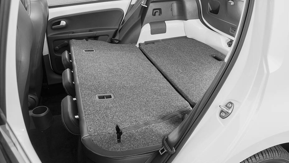  mas pode chegar a 976 litros com o encosto traseiro do encosto rebatido | <a href="https://preprod.quatrorodas.abril.com.br/carros/testes/volkswagen-up-773936.shtml" rel="migration">Leia mais</a>