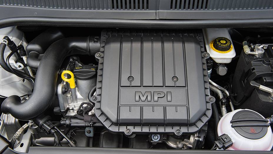 Motor 1.0 flex, de 82 cv, conta com sistema de partida a frio (sem tanquinho) | <a href="https://preprod.quatrorodas.abril.com.br/carros/testes/volkswagen-up-773936.shtml" rel="migration">Leia mais</a>