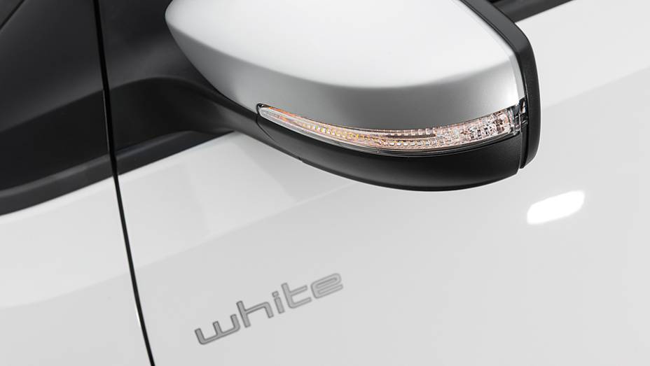 Retrovisores abrigam luzes de dire&ccedil;&atilde;o | <a href="https://preprod.quatrorodas.abril.com.br/carros/testes/volkswagen-up-773936.shtml" rel="migration">Leia mais</a>