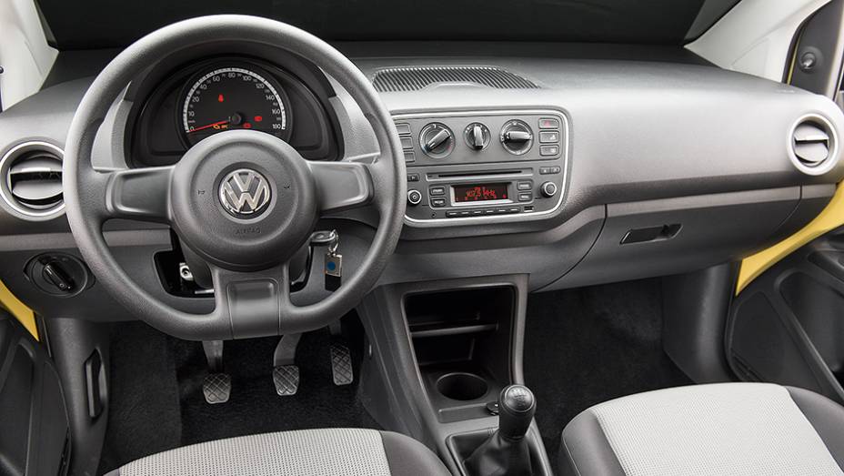 TAKE UP!: Mostrador tem veloc&iacute;metro, mas n&atilde;o tem conta-giros | <a href="https://preprod.quatrorodas.abril.com.br/carros/testes/volkswagen-up-773936.shtml" rel="migration">Leia mais</a>