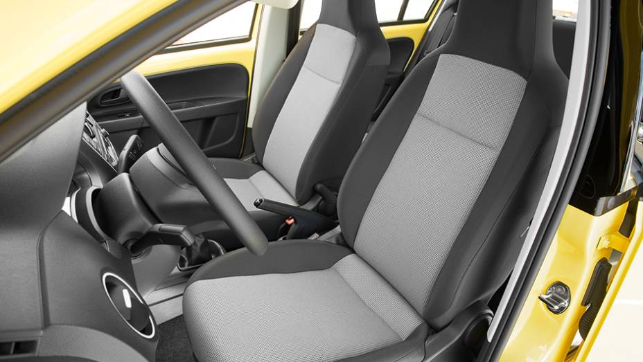 TAKE UP!:  revestimento de tecido simples | <a href="https://preprod.quatrorodas.abril.com.br/carros/testes/volkswagen-up-773936.shtml" rel="migration">Leia mais</a>