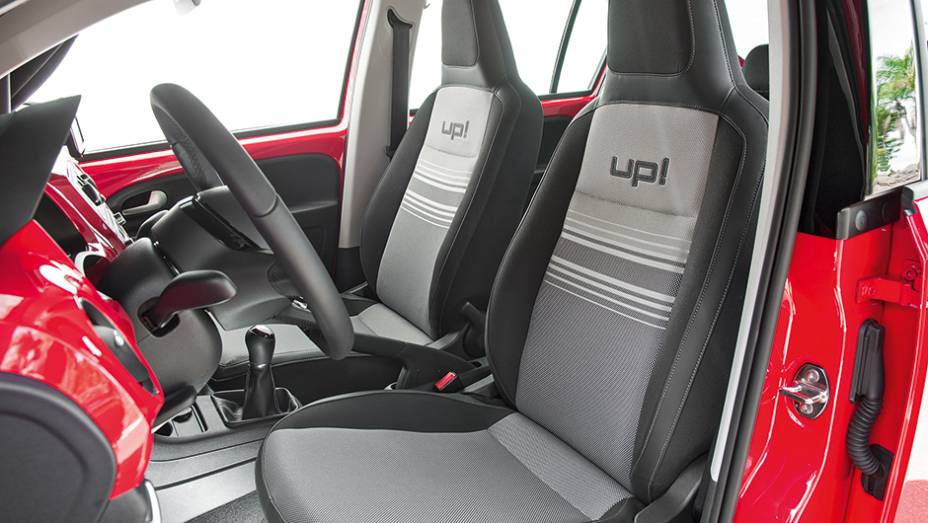 RED UP!: Revestimento estampado | <a href="https://preprod.quatrorodas.abril.com.br/carros/testes/volkswagen-up-773936.shtml" rel="migration">Leia mais</a>