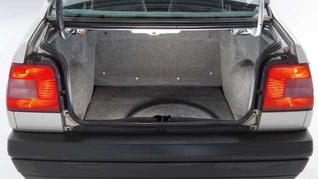 Porta-malas acondicionava 413 litros de bagagem | <a href="https://preprod.quatrorodas.abril.com.br/carros/classicos-brasileiros/fiat-tempra-2p-778240.shtml" rel="migration">Leia mais</a> Porta-malas acondicionava 413 litros de bagagem | <a href="https://preprod.quatrorodas.abril.com.br/carros/classicos-brasileiros/fiat-tempra-2p-778240.shtml" rel="migration">Leia mais</a>