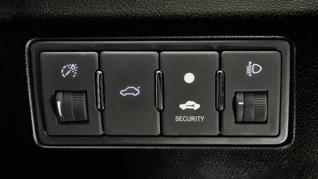 O porta-malas possui abertura interna elétrica e... | <a href="https://preprod.quatrorodas.abril.com.br/carros/testes/geely-ec7-1-8-gs-780443.shtml" rel="migration">Leia mais</a> O porta-malas possui abertura interna elétrica e... | <a href="https://preprod.quatrorodas.abril.com.br/carros/testes/geely-ec7-1-8-gs-780443.shtml" rel="migration">Leia mais</a>