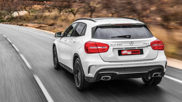 Apesar de perfil SUV, ele é só 1 cm mais alto que um Focus | <a href="https://preprod.quatrorodas.abril.com.br/carros/impressoes/mercedes-benz-gla-250-779014.shtml" rel="migration">Leia mais</a> Apesar de perfil SUV, ele é só 1 cm mais alto que um Focus | <a href="https://preprod.quatrorodas.abril.com.br/carros/impressoes/mercedes-benz-gla-250-779014.shtml" rel="migration">Leia mais</a>