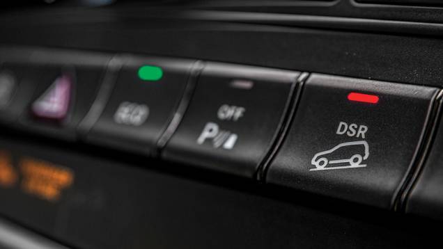 O DSR controla a descida em rampas inclinadas de terra | <a href="https://preprod.quatrorodas.abril.com.br/carros/impressoes/mercedes-benz-gla-250-779014.shtml" rel="migration">Leia mais</a> O DSR controla a descida em rampas inclinadas de terra | <a href="https://preprod.quatrorodas.abril.com.br/carros/impressoes/mercedes-benz-gla-250-779014.shtml" rel="migration">Leia mais</a>