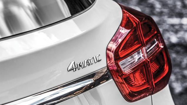 GLA 250 vem com tração 4x4 integral | <a href="https://preprod.quatrorodas.abril.com.br/carros/impressoes/mercedes-benz-gla-250-779014.shtml" rel="migration">Leia mais</a> GLA 250 vem com tração 4x4 integral | <a href="https://preprod.quatrorodas.abril.com.br/carros/impressoes/mercedes-benz-gla-250-779014.shtml" rel="migration">Leia mais</a>