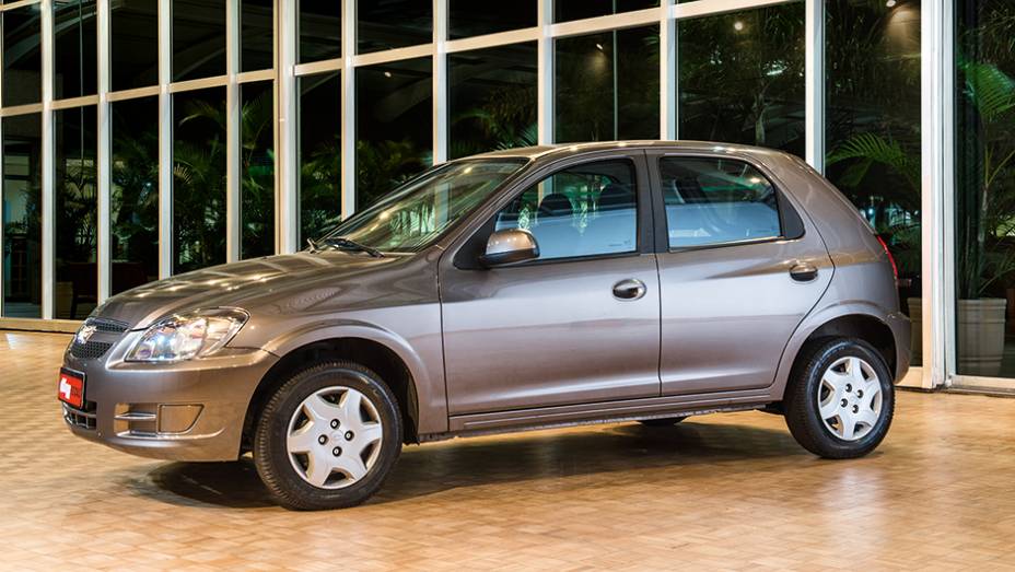 Celta est&aacute; ultrapassado e ser&aacute; substitu&iacute;do por um novo subcompacto, mas tem boa fama no mercado | <a href="https://preprod.quatrorodas.abril.com.br/carros/comparativos/hatches-compactos-entrada-779938.shtml" rel="migration">Leia mais</a>