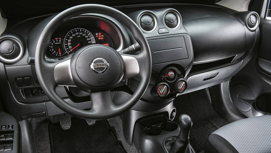 Dire&ccedil;&atilde;o el&eacute;trica &eacute; de s&eacute;rie. Qualidade dos pl&aacute;sticos agrada | <a href="https://preprod.quatrorodas.abril.com.br/carros/comparativos/hatches-compactos-entrada-779938.shtml" rel="migration">Leia mais</a>