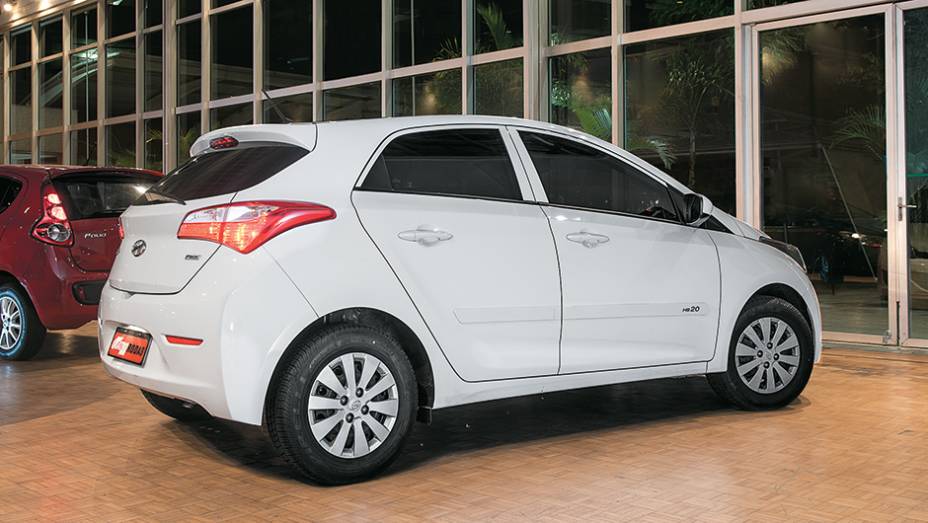 Visual &eacute; um dos pontos fortes do HB20. Suas linhas afastam a pecha de carro simples. Tem motor forte, interior caprichado e pre&ccedil;o compat&iacute;vel | <a href="https://preprod.quatrorodas.abril.com.br/carros/comparativos/hatches-compactos-779934.shtml" rel="migration">Leia mais</a>
