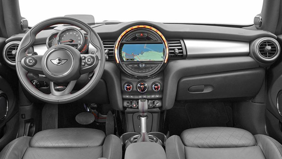 Sa&iacute;das de ar circulares em volta do mostrador central deram lugar a discretos modelos retangulares | <a href="https://preprod.quatrorodas.abril.com.br/carros/impressoes/mini-cooper-s-779912.shtml" rel="migration">Leia mais</a>