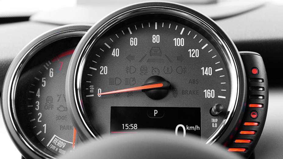 Veloc&iacute;metro passou para tr&aacute;s do volante | <a href="https://preprod.quatrorodas.abril.com.br/carros/impressoes/mini-cooper-s-779912.shtml" rel="migration">Leia mais</a>