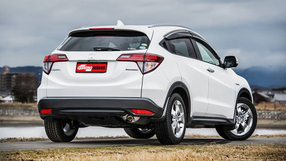 A curvatura do teto faz o SUV se assemelhar a um grande cupê | <a href="https://preprod.quatrorodas.abril.com.br/carros/impressoes/honda-vezel-777550.shtml" rel="migration">Leia mais</a>