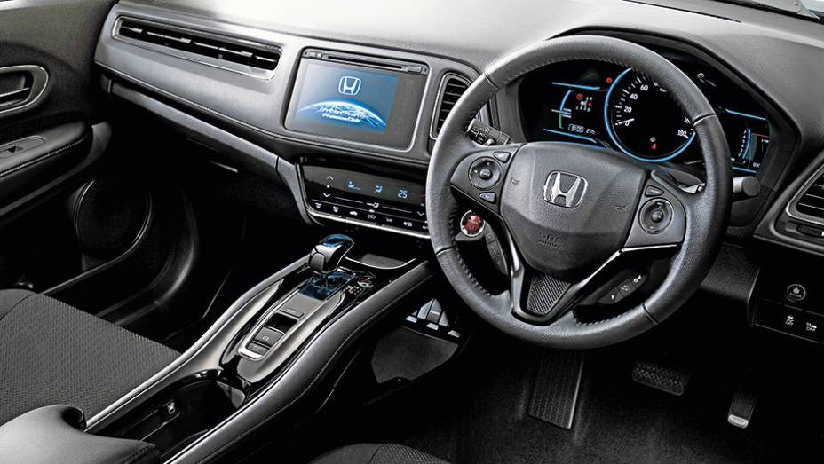 O design interno não muda, mas acabamento e alguns equipamentos, como o ar-condicionado, deverão ser mais simples na versão nacional | <a href="https://preprod.quatrorodas.abril.com.br/carros/impressoes/honda-vezel-777550.shtml" rel="migration">Leia mais</a>