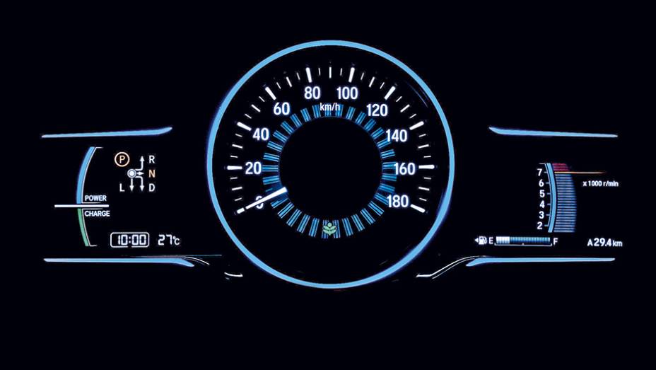 Iluminação do painel muda de azul (normal) para verde (econômico), de acordo com o modo de condução | <a href="https://preprod.quatrorodas.abril.com.br/carros/impressoes/honda-vezel-777550.shtml" rel="migration">Leia mais</a>