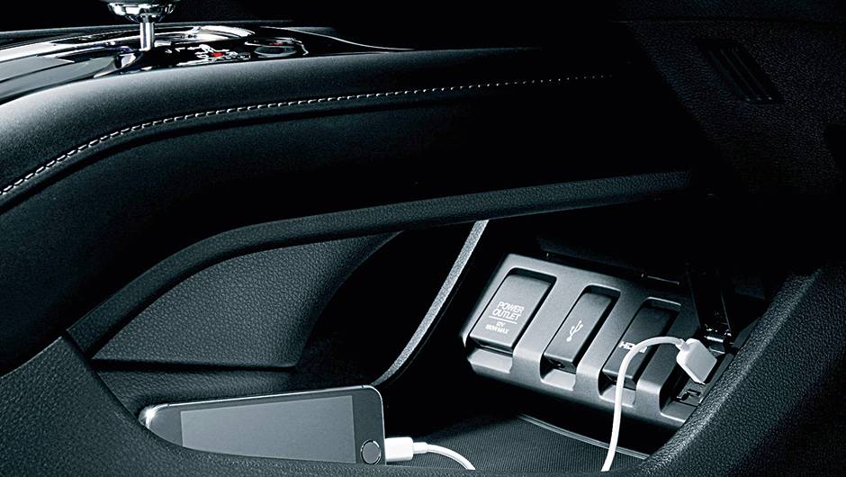 Al&eacute;m de bonito, console flutuante &eacute; &uacute;til | <a href="https://preprod.quatrorodas.abril.com.br/carros/impressoes/honda-vezel-777550.shtml" rel="migration">Leia mais</a>