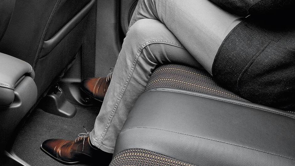 O espa&ccedil;o interno surpreende | <a href="https://preprod.quatrorodas.abril.com.br/carros/impressoes/honda-vezel-777550.shtml" rel="migration">Leia mais</a>