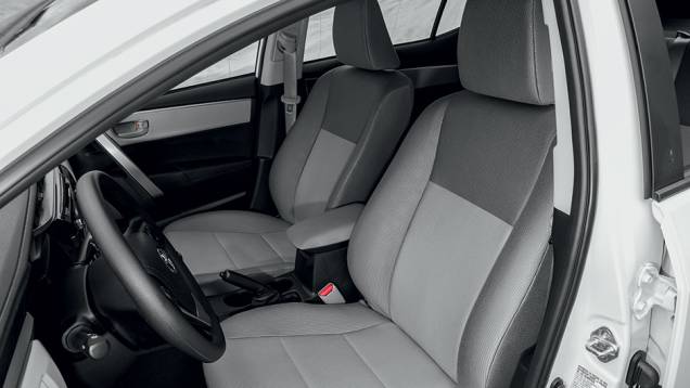 estofamento de tecido são exclusivos da versão de entrada | <a href="https://preprod.quatrorodas.abril.com.br/carros/testes/toyota-corolla-gli-1-8-783149.shtml" rel="migration">Leia mais</a>
estofamento de tecido são exclusivos da versão de entrada | <a href="https://preprod.quatrorodas.abril.com.br/carros/testes/toyota-corolla-gli-1-8-783149.shtml" rel="migration">Leia mais</a>