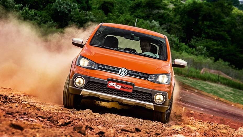 A cor Laranja Canyon é uma das novidades do catálogo 2015 | <a href="https://preprod.quatrorodas.abril.com.br/carros/testes/volkswagen-gol-rallye-782379.shtml" rel="migration">Leia mais</a>