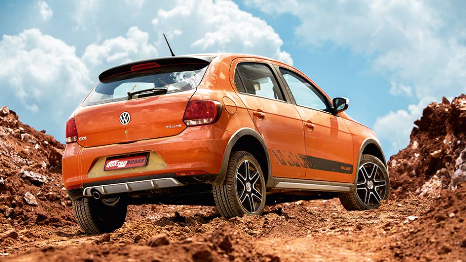 Aerof&oacute;lio no Gol rallye vem com brake-light embutido na tampa traseira | <a href="https://preprod.quatrorodas.abril.com.br/carros/testes/volkswagen-gol-rallye-782379.shtml" rel="migration">Leia mais</a>